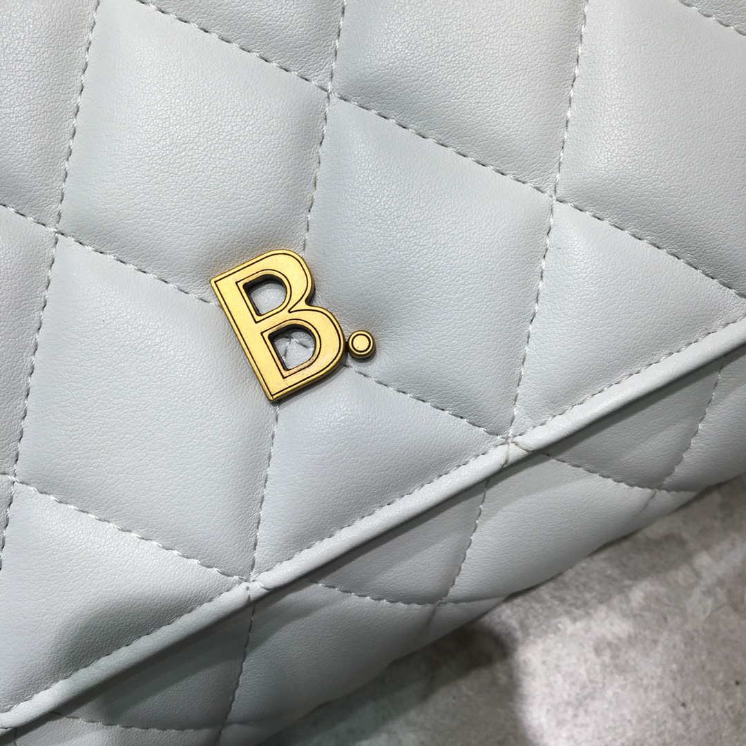 ba1en*iaga large buckle shoulder bag d1am0nd pattern leather G01den metal white 37 x 8 x 29 cm