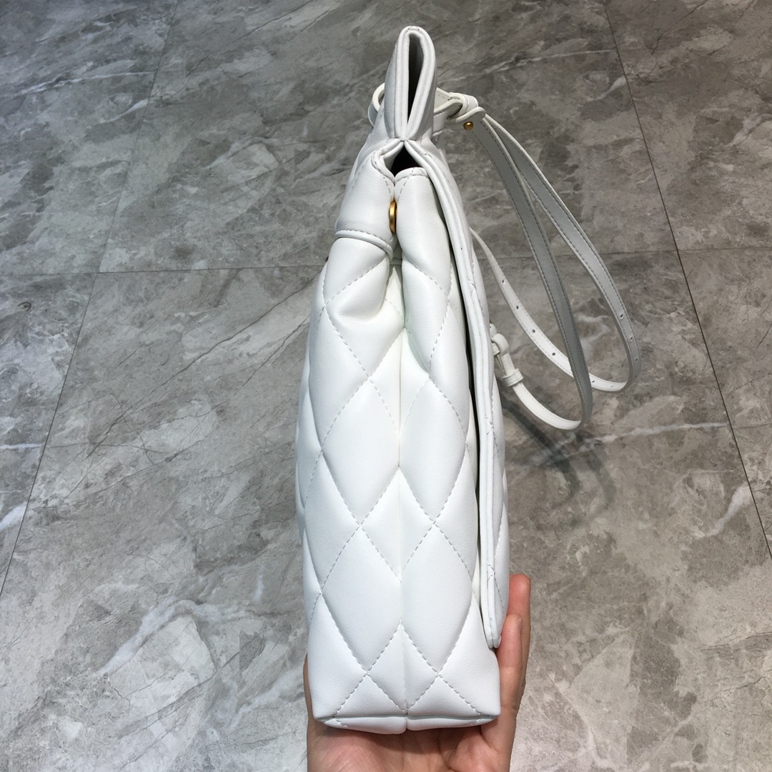 ba1en*iaga large buckle shoulder bag d1am0nd pattern leather G01den metal white 37 x 8 x 29 cm