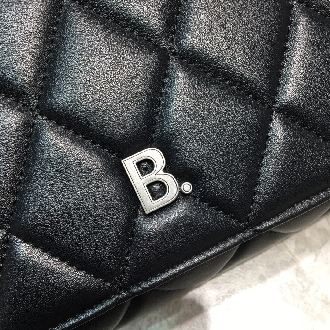 ba1en*iaga small buckle shoulder bag D1am0nd pattern leather silver metal black 25 x 9 x 20 cm