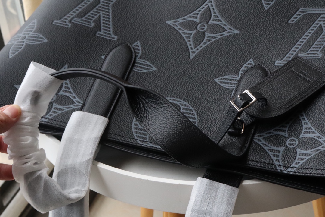 l0vis Vvtt0n cabas voyage taurillon shadow leather m57290 45 x 33 x 15 cm