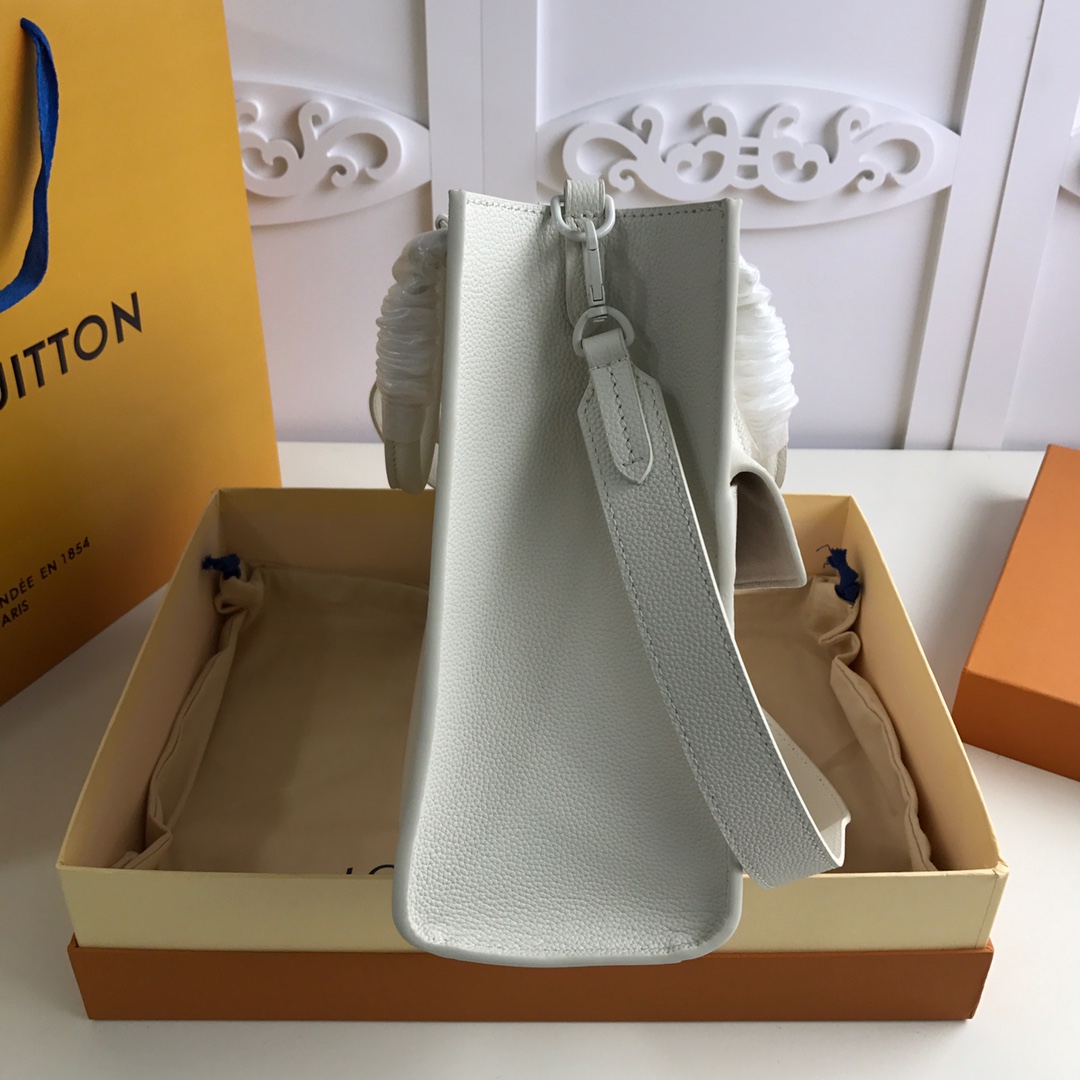 l0vis Vvtt0n lockme tote mm soft grained calfskin leather white m55846 34.5 x 28 x 12 cm