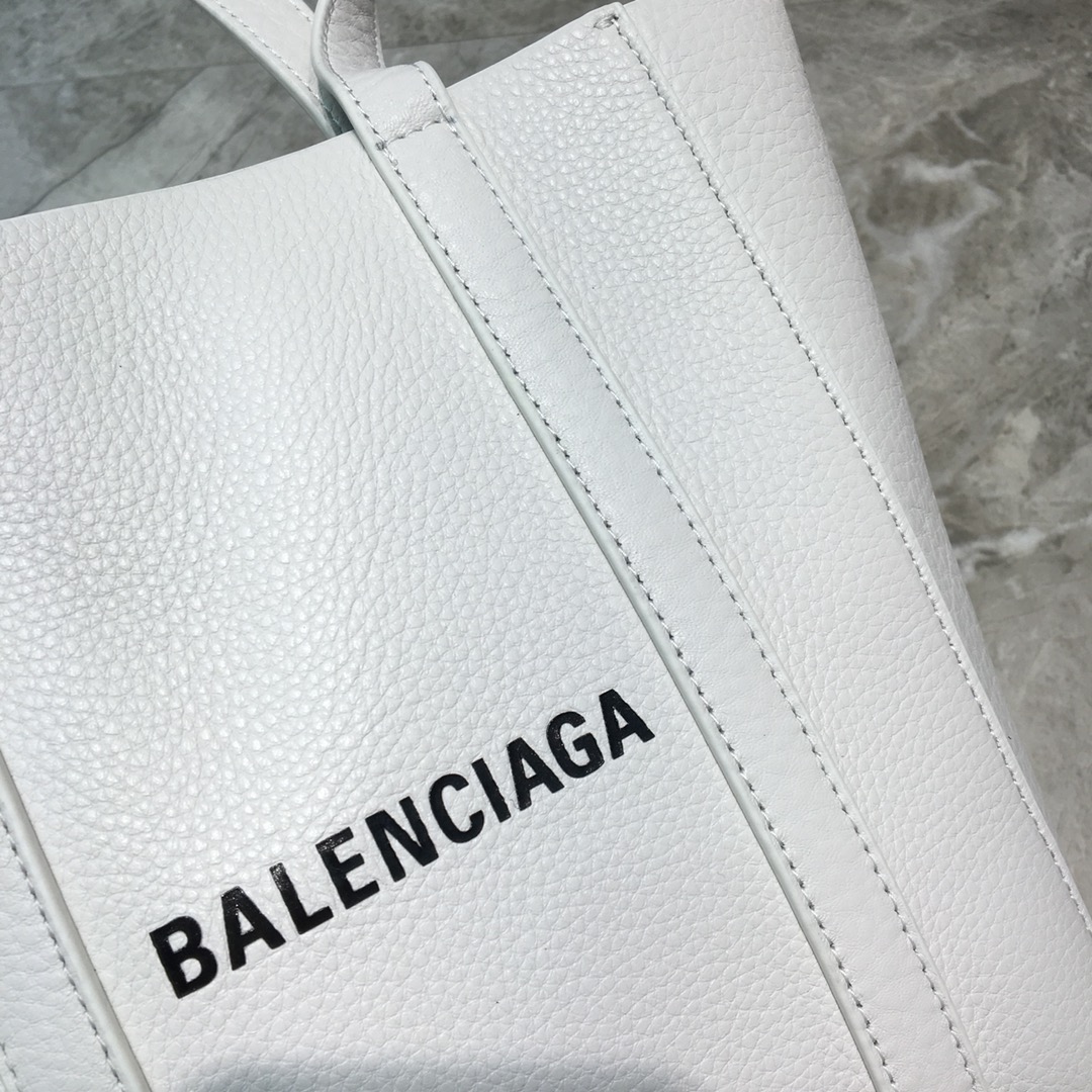 Ba1en*iaga women