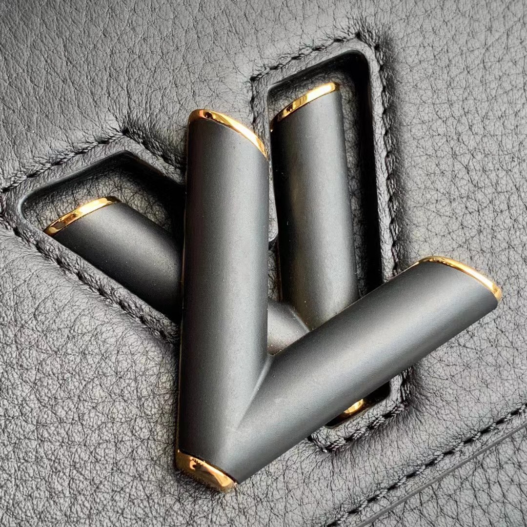 l0vis Vvtt0n twist mm taurillon leather black m58688 23 × 18 × 8 cm