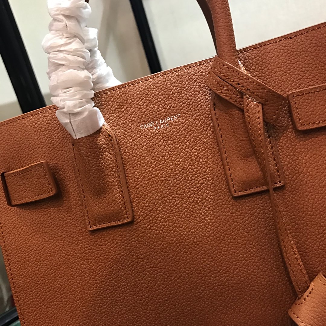 Y51 baby classic sac de jour in grained leather blrown 421863 26 x 21 x 13 cm