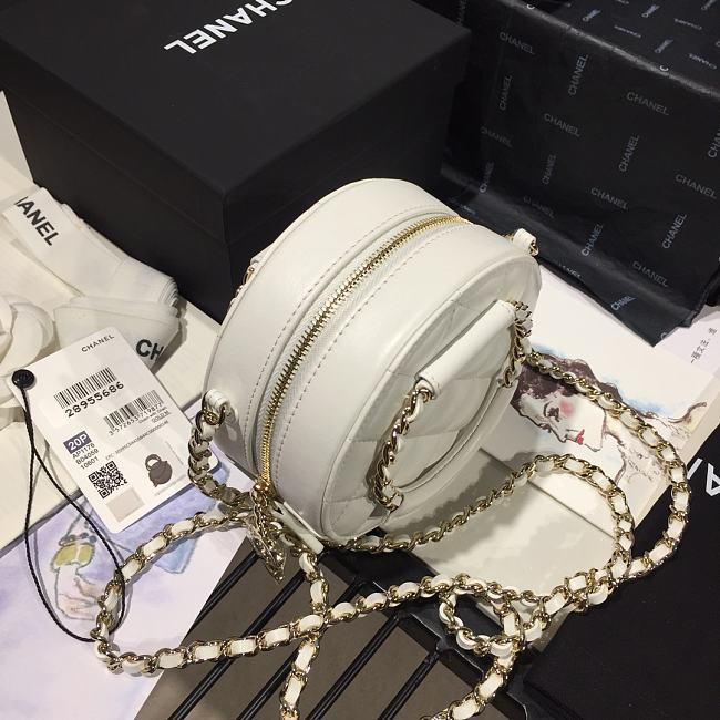 Ch**el woven chain handle round bag white ap1176 12 x 12 x 5 cm
