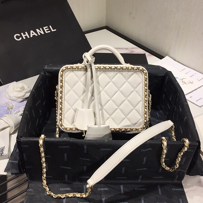 Ch**el small white cc filigree chain around vanity case white as1785 18 x 14 x 8 cm