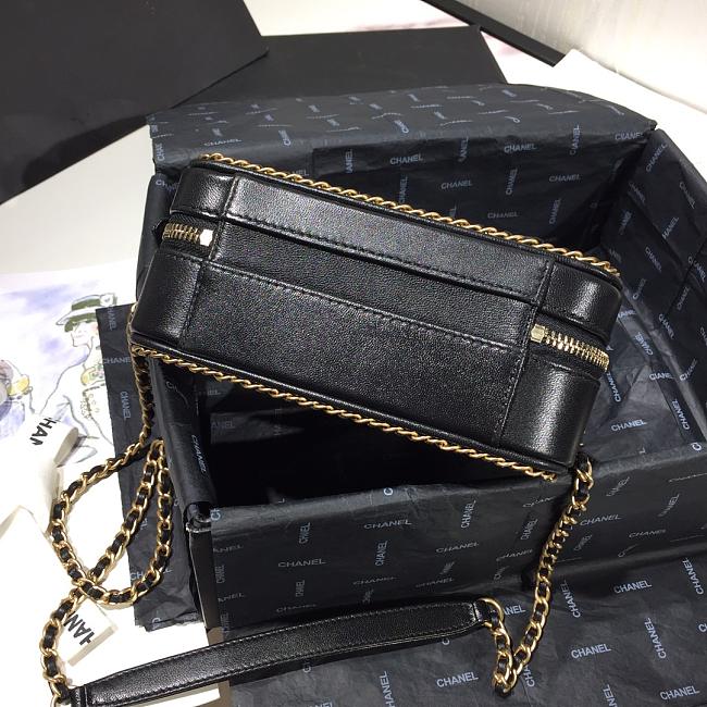 Ch**el small white cc filigree chain around vanity case black as1785 18 x 14 x 8 cm