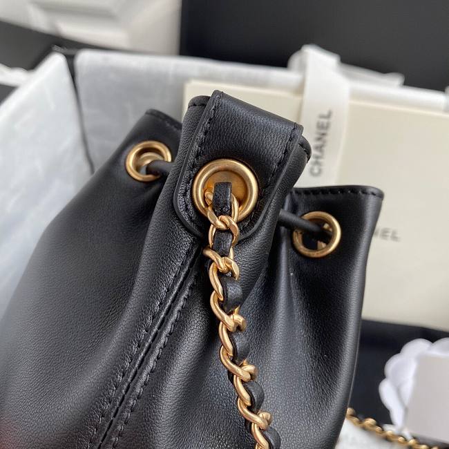 Ch**el logo charm cc lambskin bucket bag black as1883 16 x 17 x 13 cm