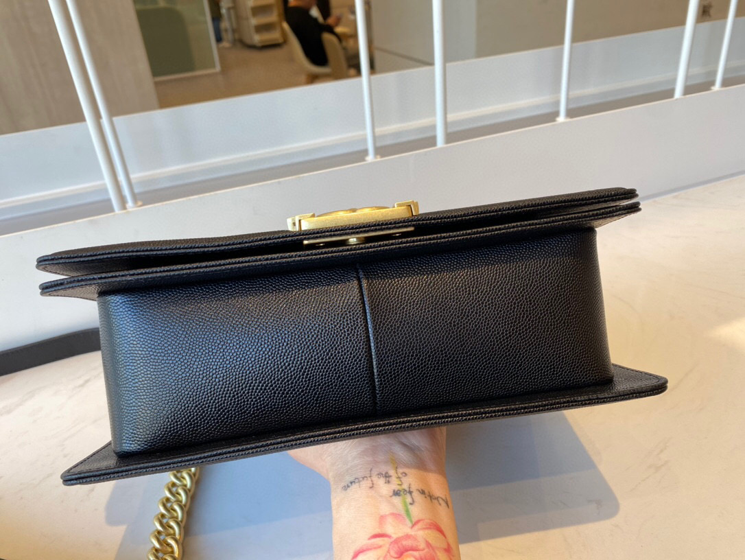 ch**el boy handbag grained calfskin & ruthenium-G01den metal black a67086 25 cm