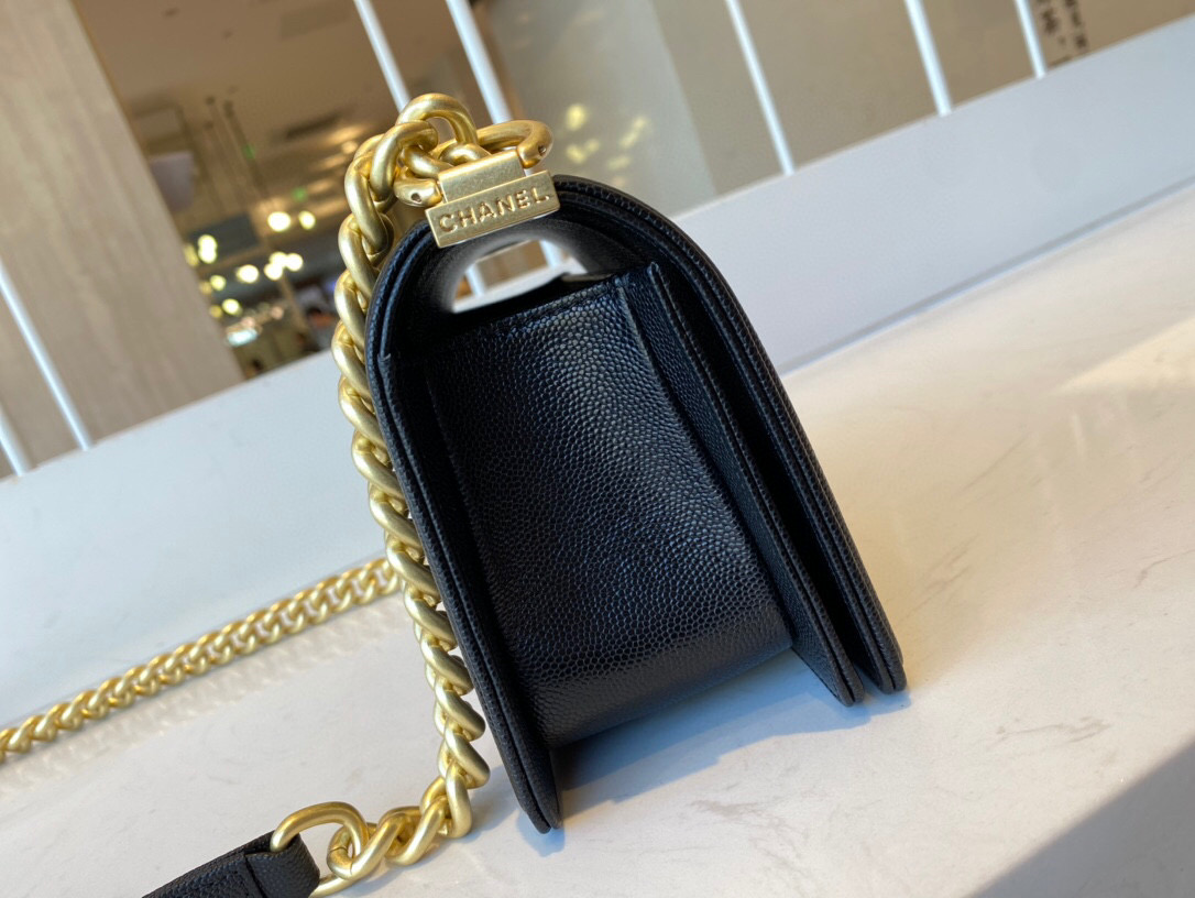 ch**el small boy handbag grained calfskin & G01den metal black a67085 20 cm