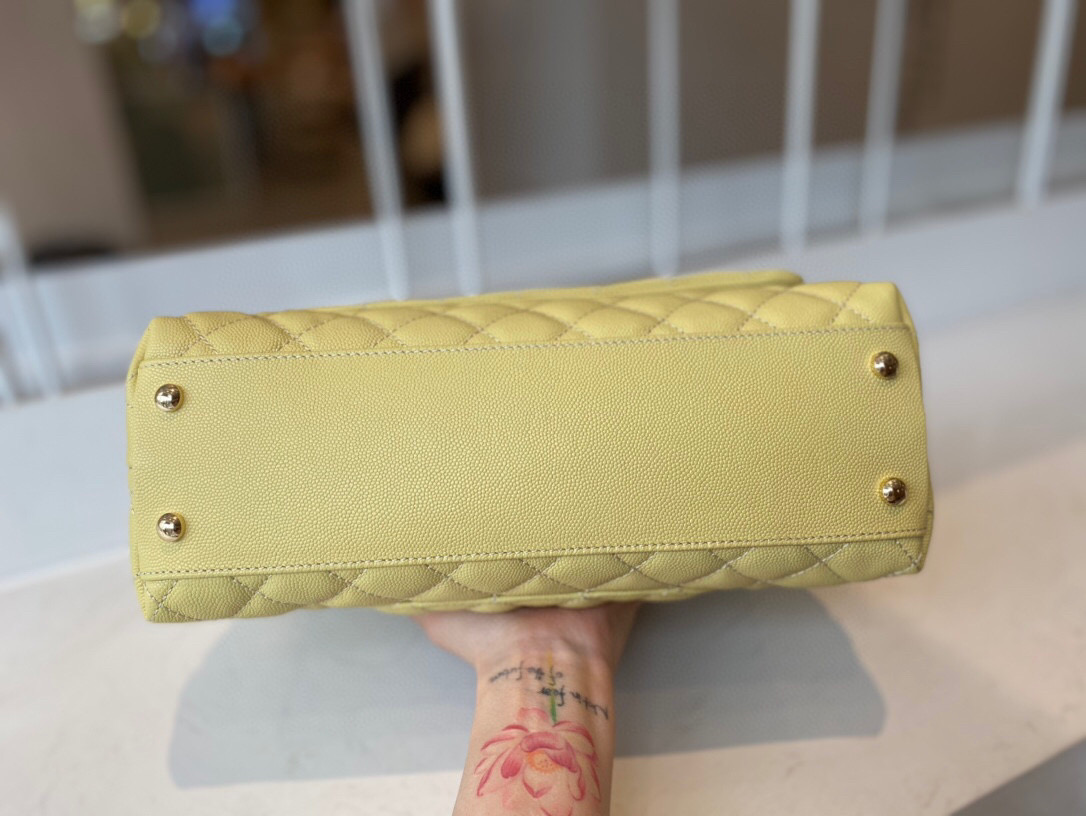 Ch**el small coco handle bag grained leather yellow a92991 28 cm