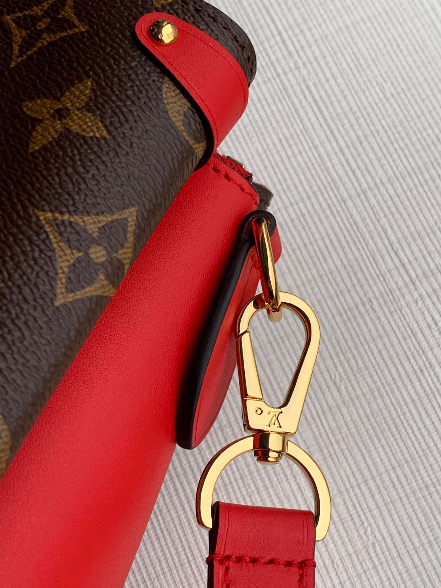 l0vis Vvtt0n soufflot bb monogram canvas and leather cherry red m44818 29 × 19 × 10 cm