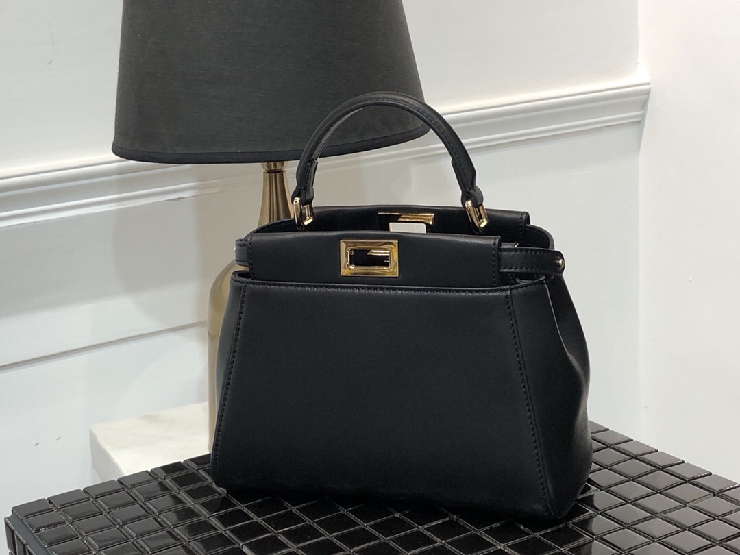 F**di mini peekaboo leather bag black 8bn244 23 cm