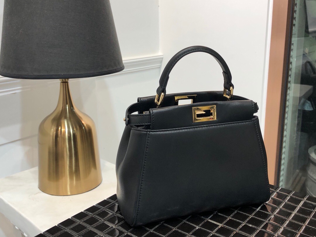 F**di mini peekaboo leather bag black 8bn244 23 cm