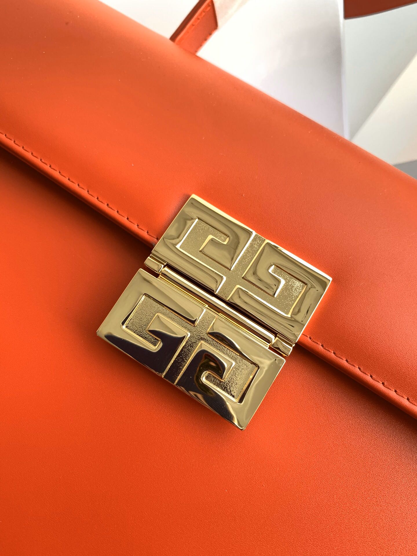 G1uenchy maroquinerie leather bag orange 29 x 19 x 10 cm