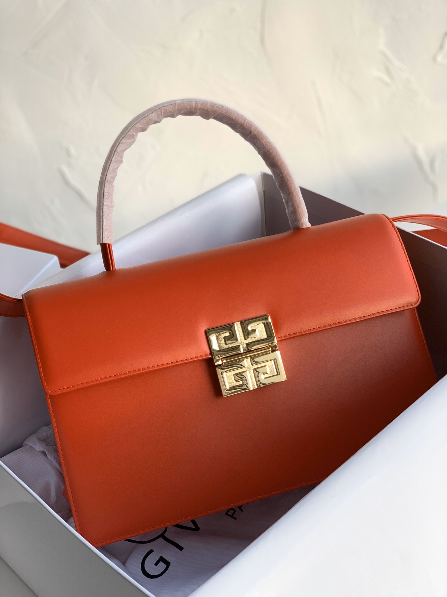 G1uenchy maroquinerie leather bag orange 29 x 19 x 10 cm