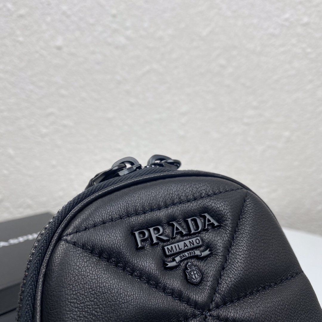 Pra*a mini spectrum quilted nappa leather black 1dh030 10.5 x 18 cm