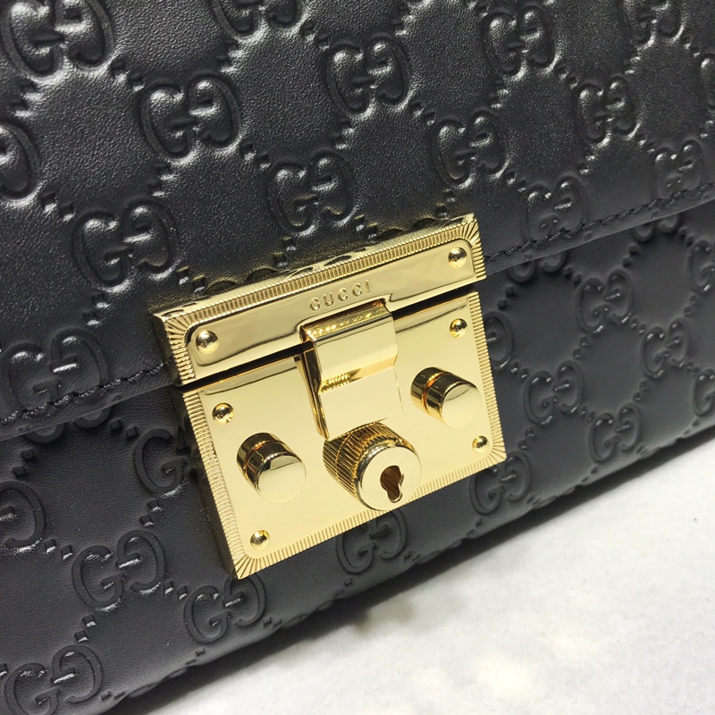 Gvc*1 medium padlock Gvc*1 signature shoulder bag leather black 409486 30 x 19 x 10 cm