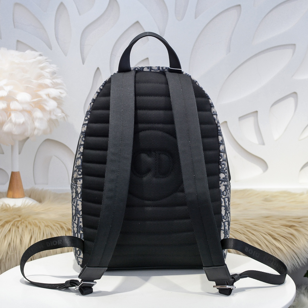 D10r oblique jacquard backpack beige and black 30 x 42 x 15 cm