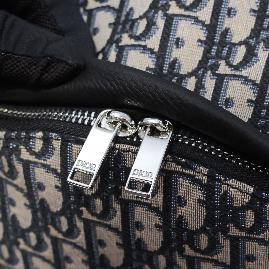 D10r oblique jacquard backpack beige and black 30 x 42 x 15 cm