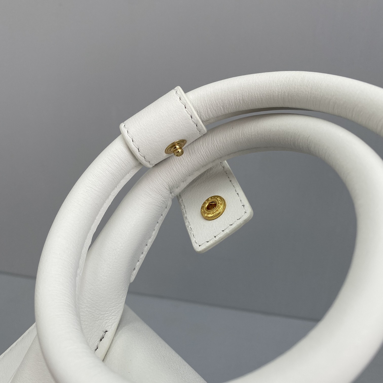 Ja*qvemvs small le chiquito leather white 213ba02 18 x 15.5 x 8 cm