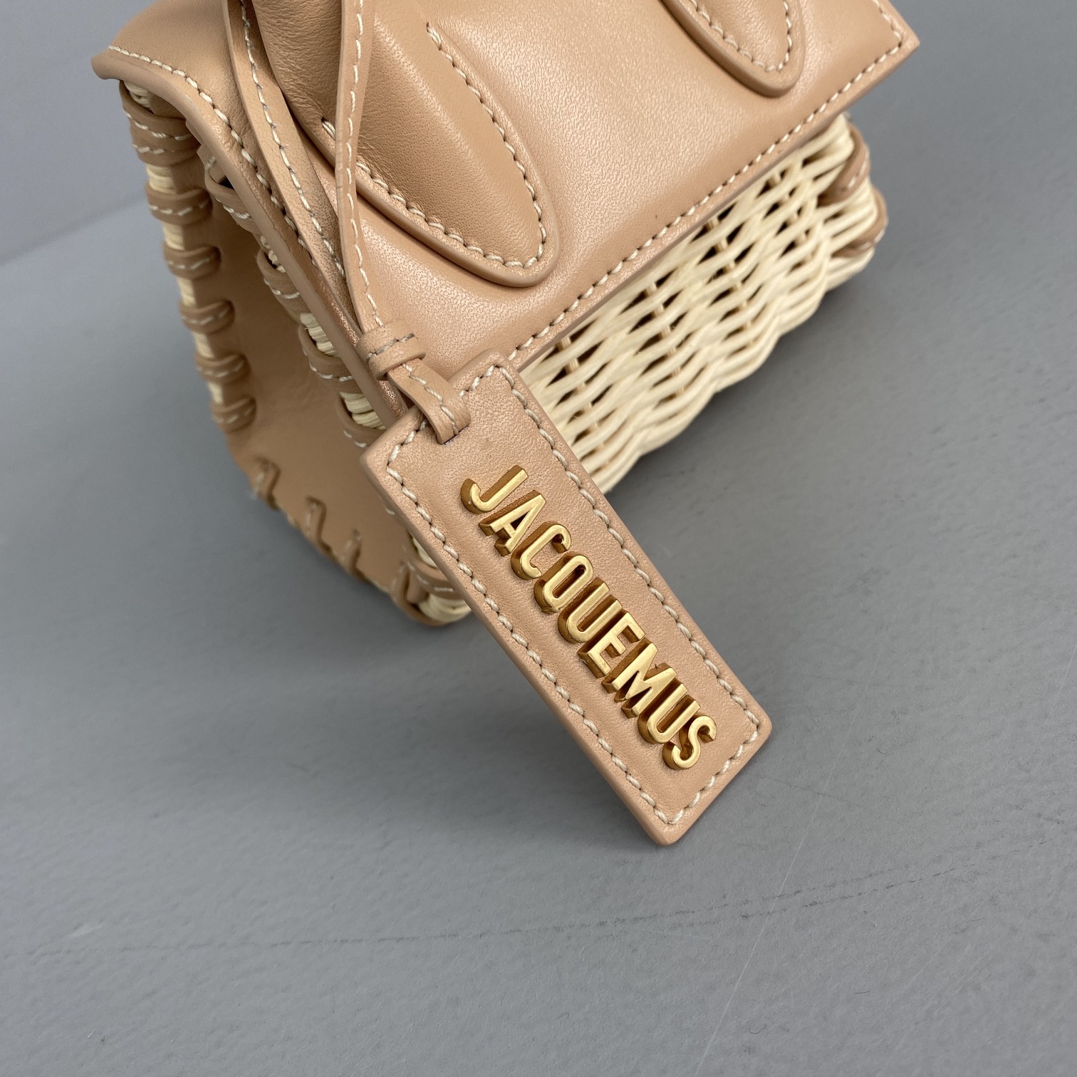 Ja*qvemvs mini le chiquito in leather and rattan creme 211ba01 12 x 8 x 5 cm