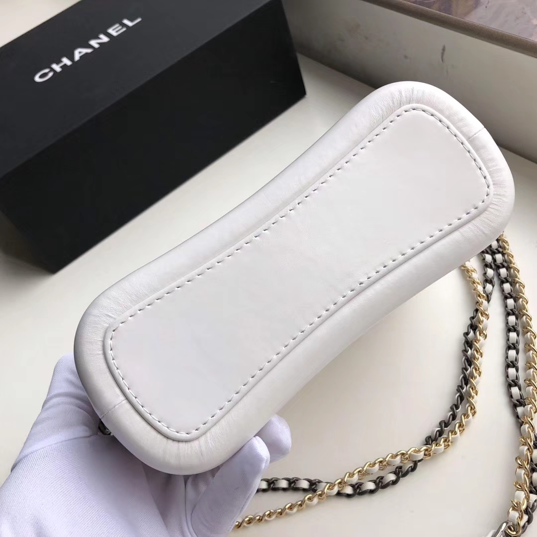 Ch**el small gabrielle chevron hobo bag aged calfskin white a91810 20 x 15 x 8 cm