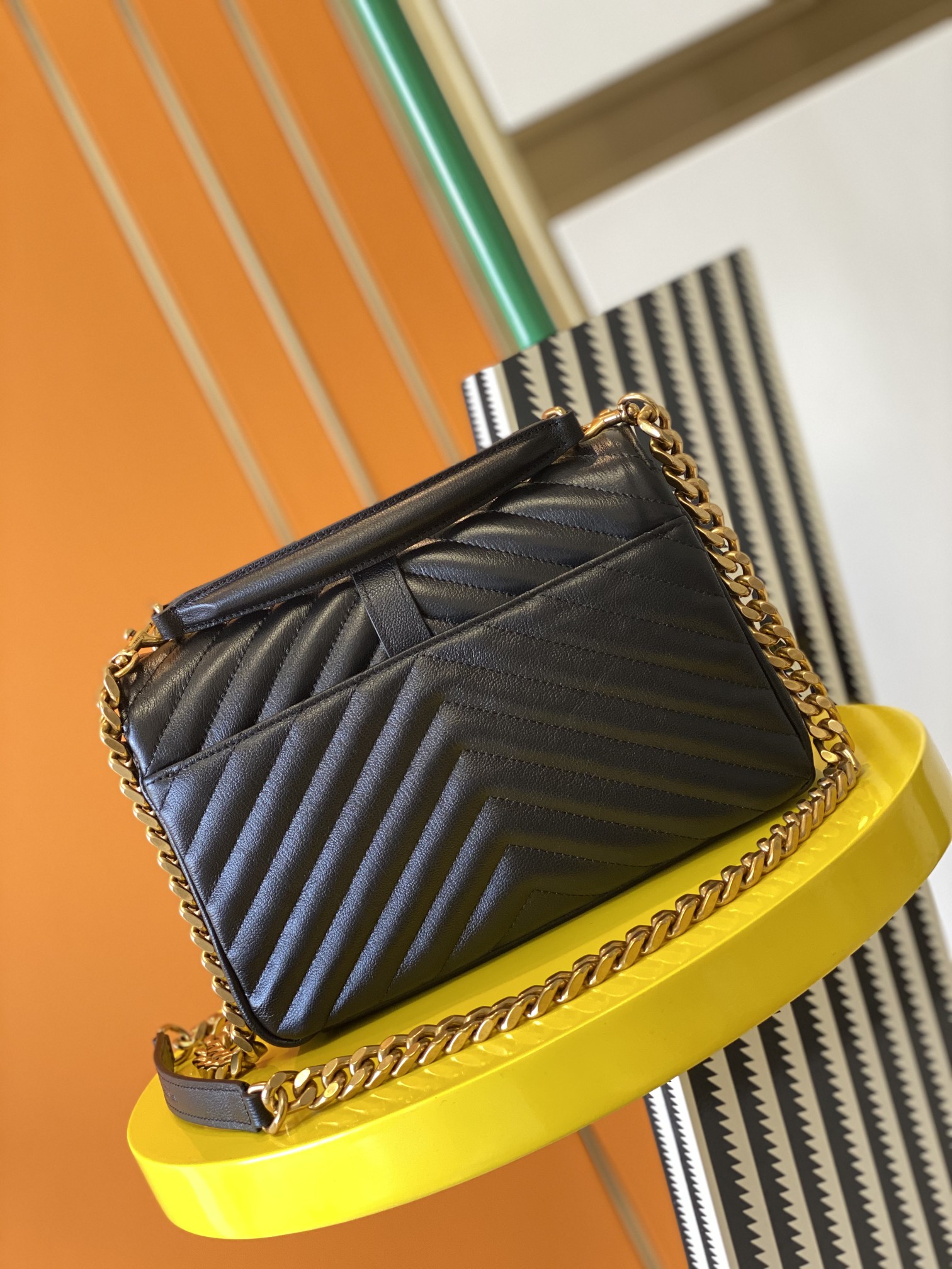 y51 medium college in quilted leather G01den metal black 600279 24 x 17 x 6.5 cm