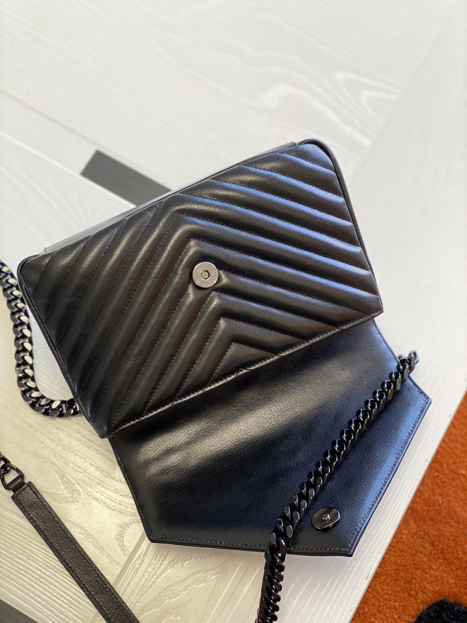 Y51 medium college in quilted leather black metal black 600279 24 x 17 x 6.5 cm