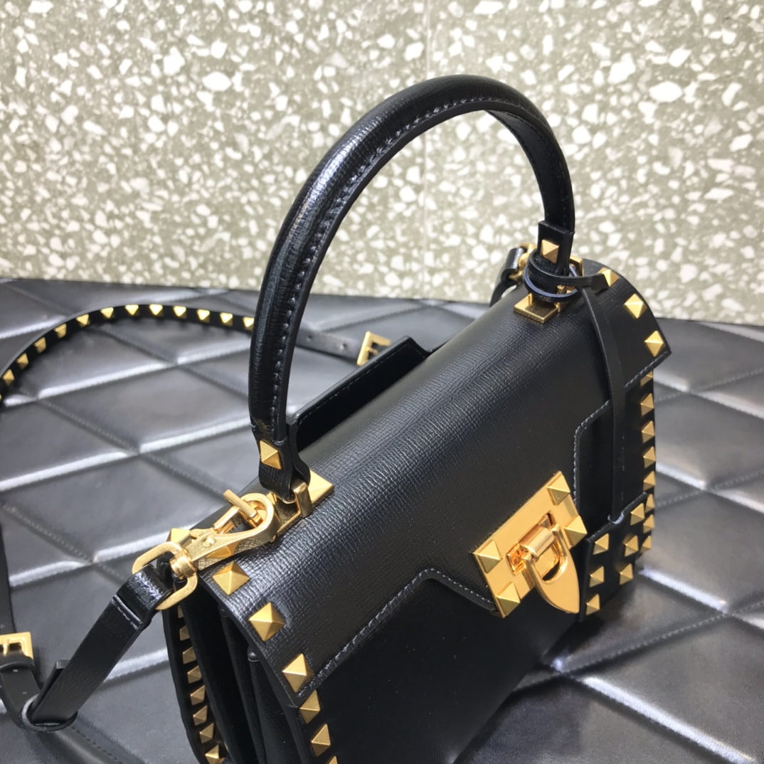 Va1e*ntin0 small garavani rockstud alcove grainy handbag black ww2b0j71wax 22 x 17 x 9 cm
