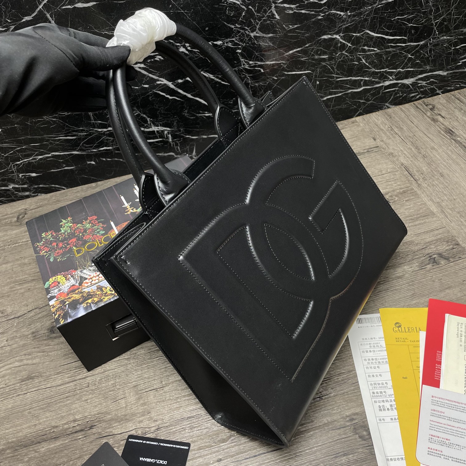 d01ce & Gab*a*a small dg daily shopper calfskin black bb7023 36 x 28.5 x 13 cm