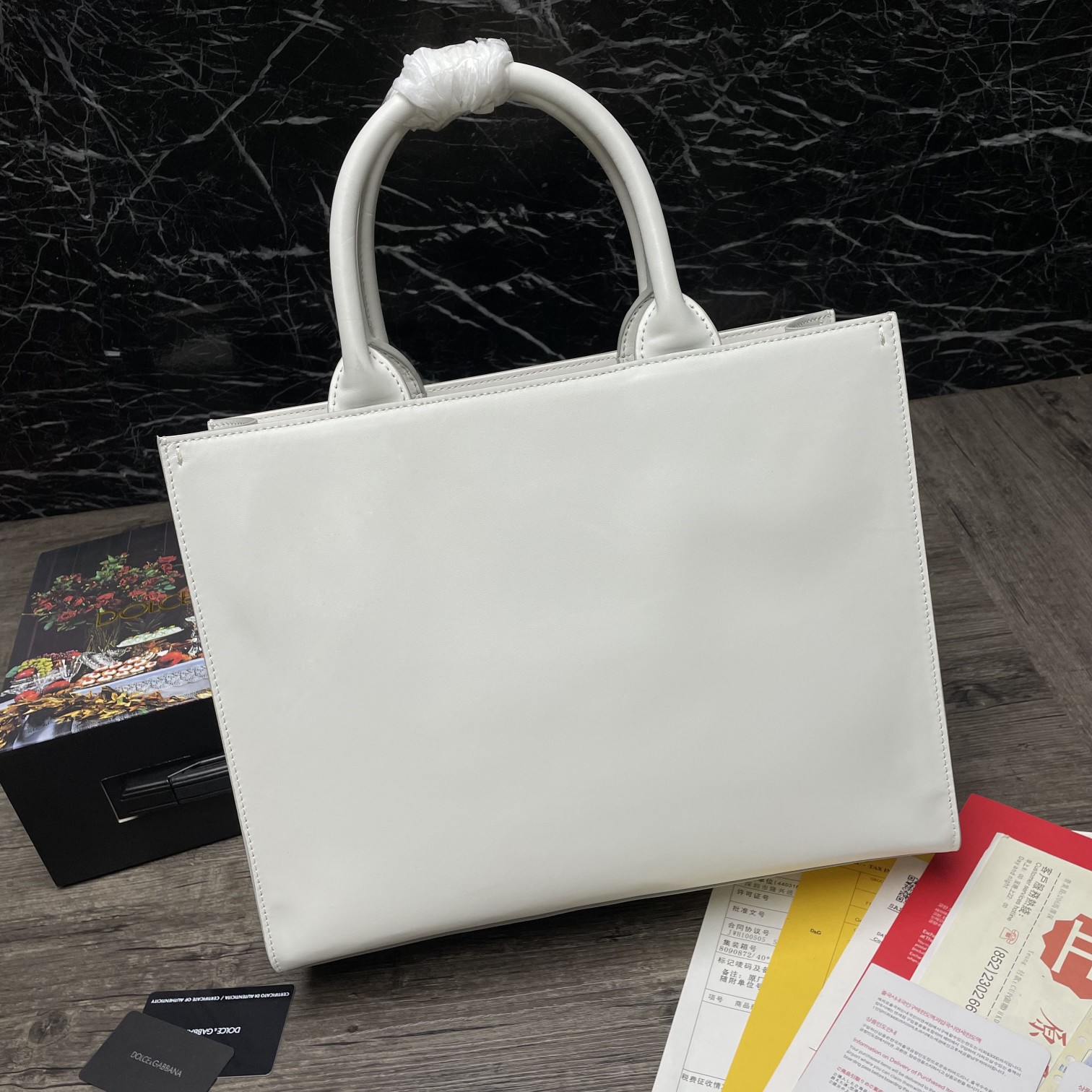 d01ce & Gab*a*a small dg daily shopper with dg logo print calfskin white bb7023 36 x 28.5 x 13 cm
