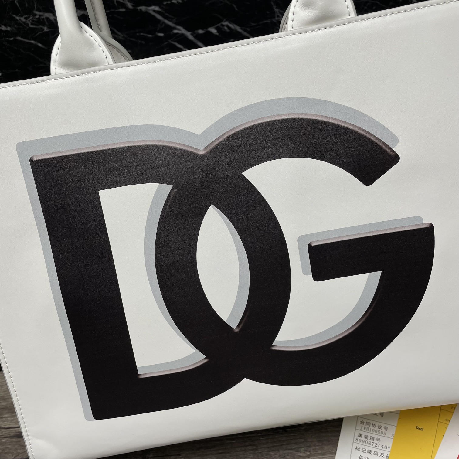 d01ce & Gab*a*a small dg daily shopper with dg logo print calfskin white bb7023 36 x 28.5 x 13 cm