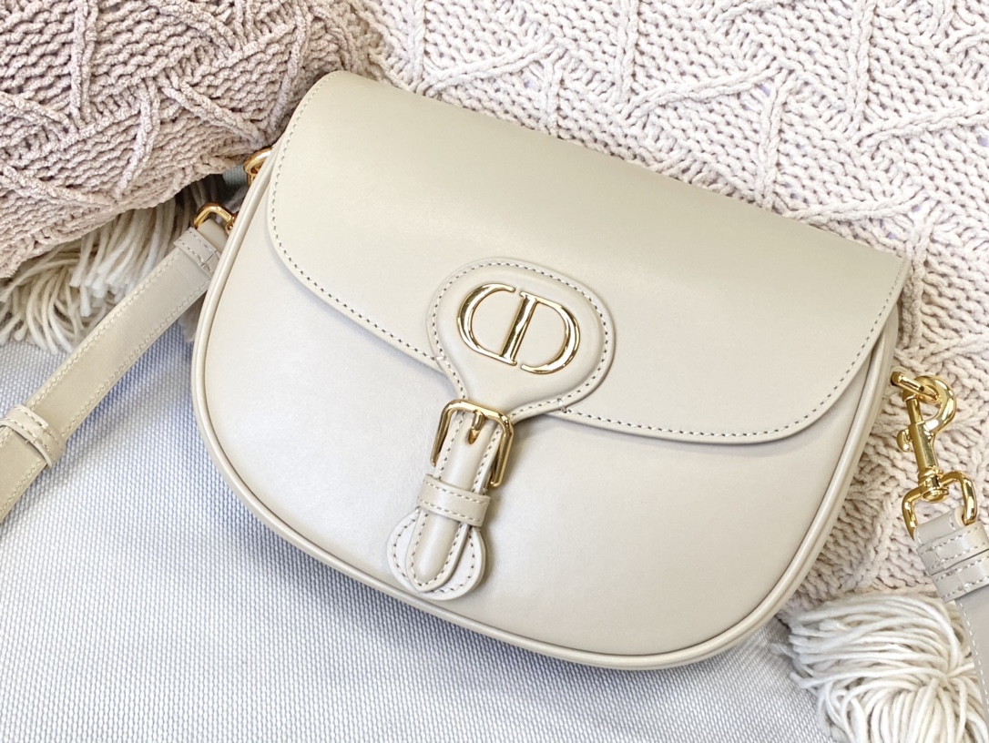 D10r medium bobby bag beige box calfskin m9319umol 22 x 7 x 18 cm