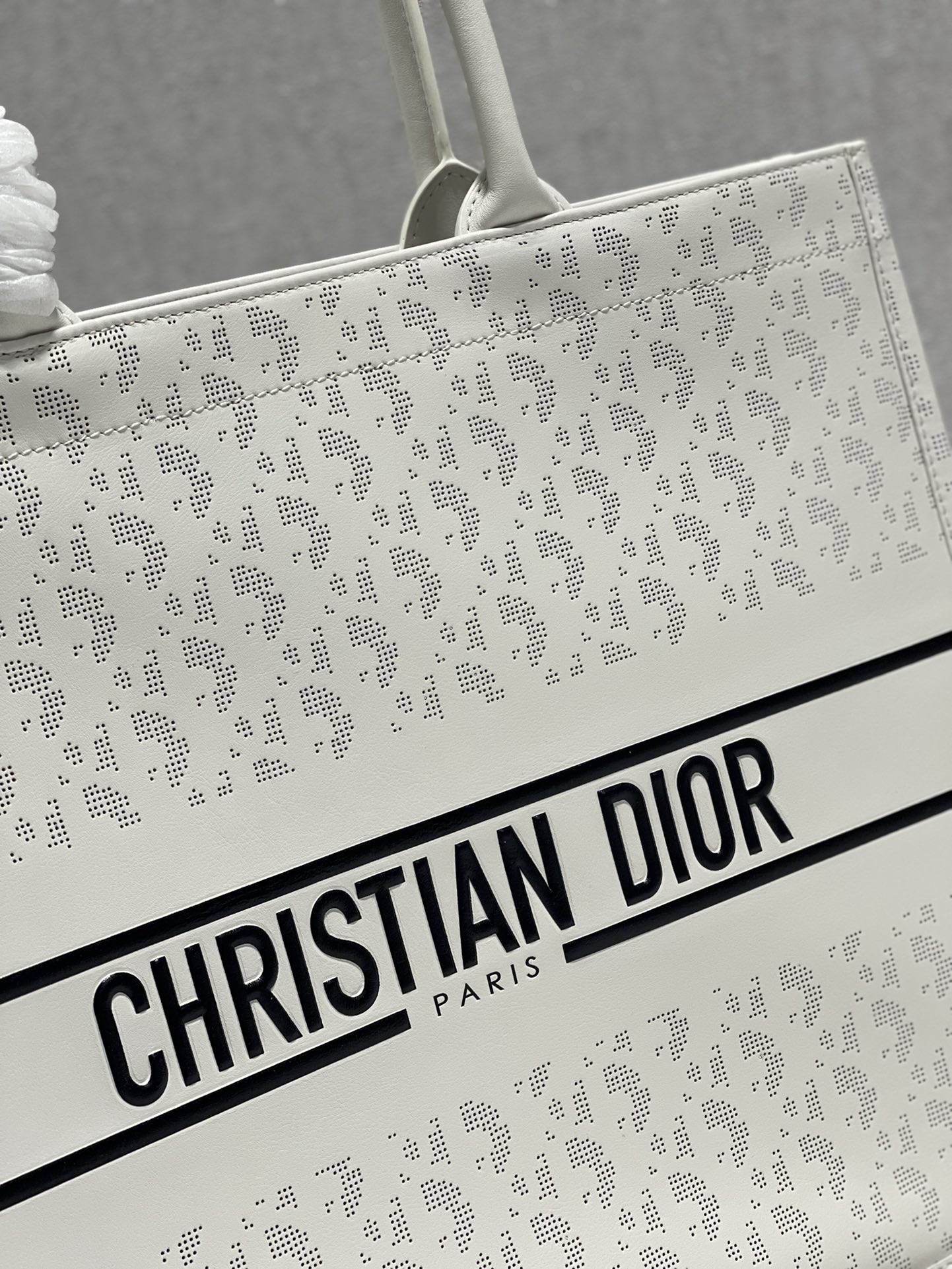 D10r book tote white leather m1286 41 x 32 cm