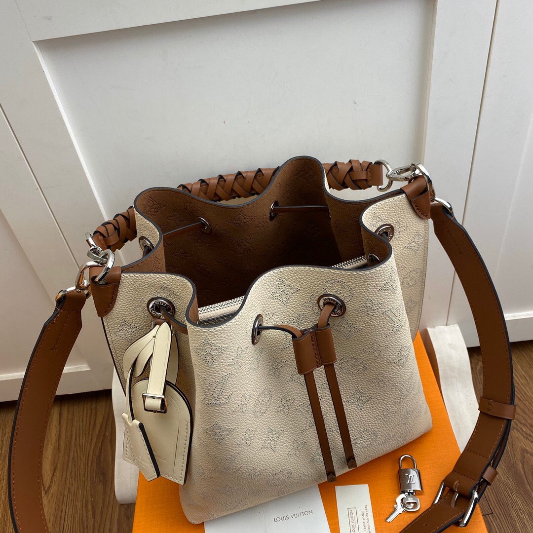 l0vis Vvtt0n muria mahina monogram motif creme m55801 25 x 25 x 20 cm