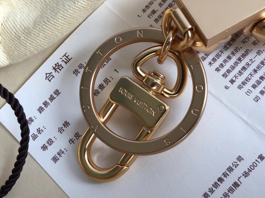 l0vis vvtt0n spaceman hanging keychain G01den