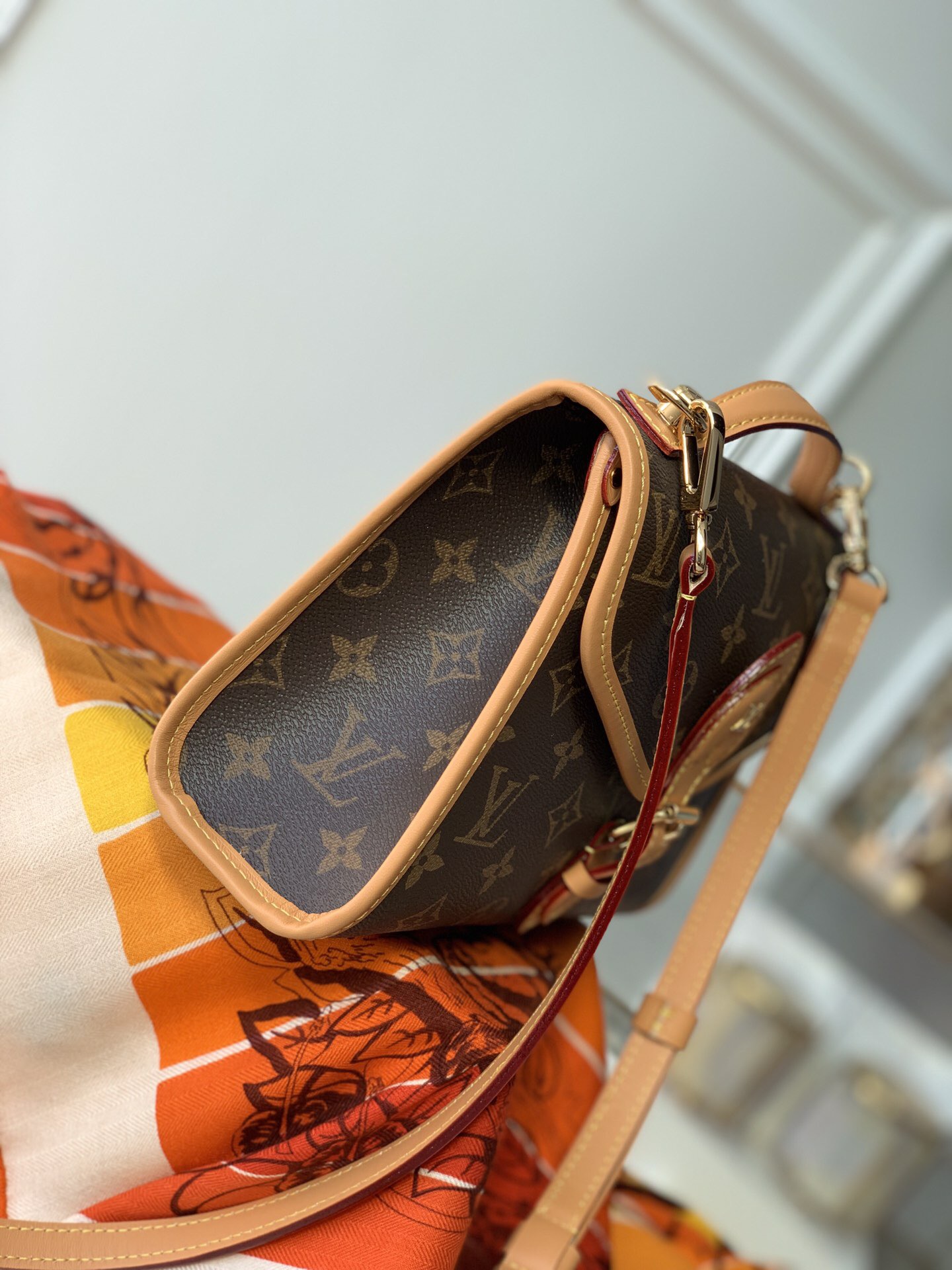 l0vis Vvtt0n small ivy monogram canvas m44919 23.5 x 18 x 9 cm
