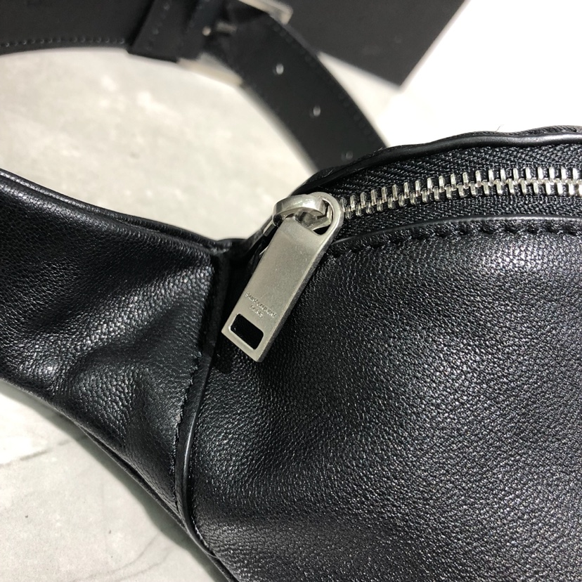 Y51 classic bumbag leather black silver metal 569737 25 cm