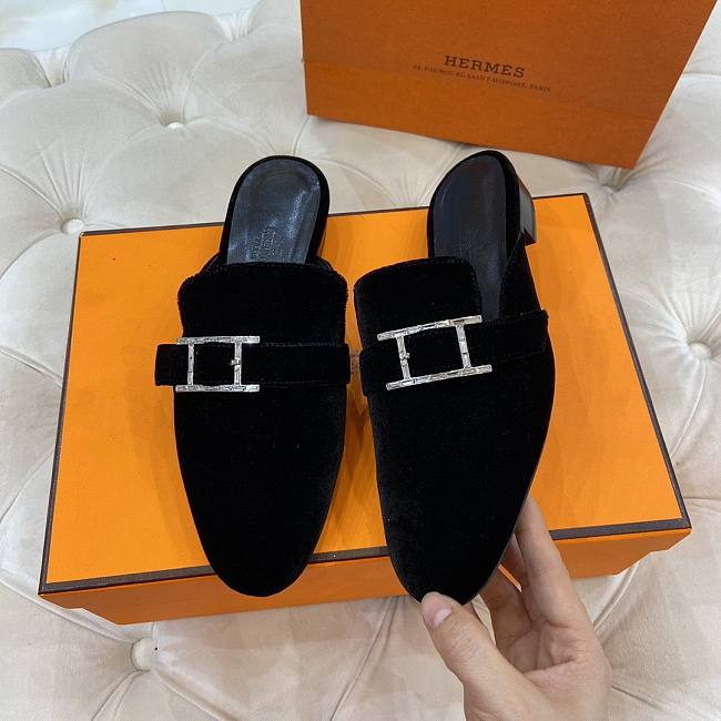 H**me5 black flats