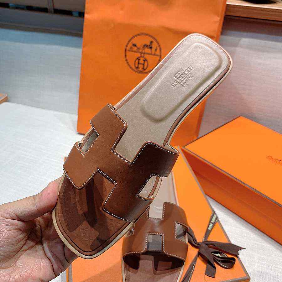 H**me5 slippers brown