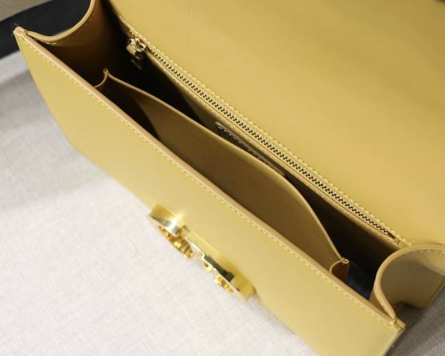 D10r 30 montaigne m9030 in yellow