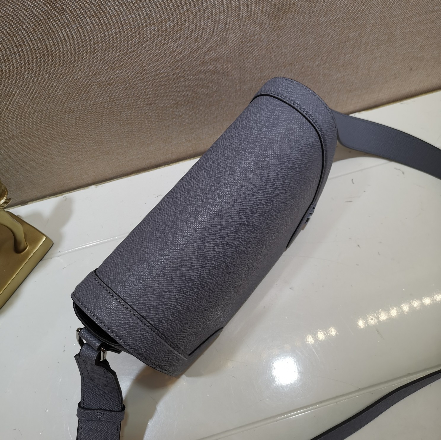 l0vis Vvtt0n new flap messenger taiga leather gray m30808 28.3 x 18.3 x 4.3 cm