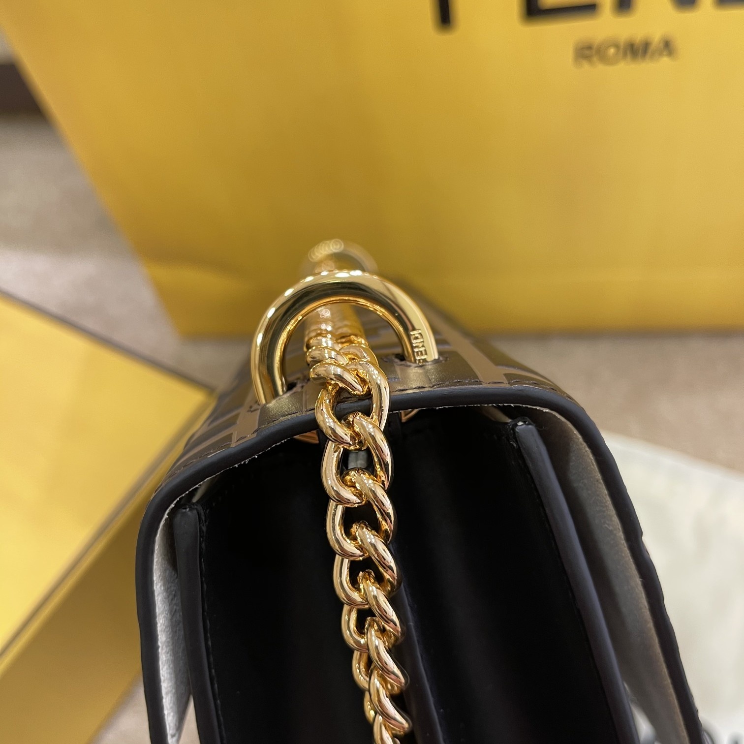 F**di kan u leather bag black 8bt315 25 x 17 x 10 cm