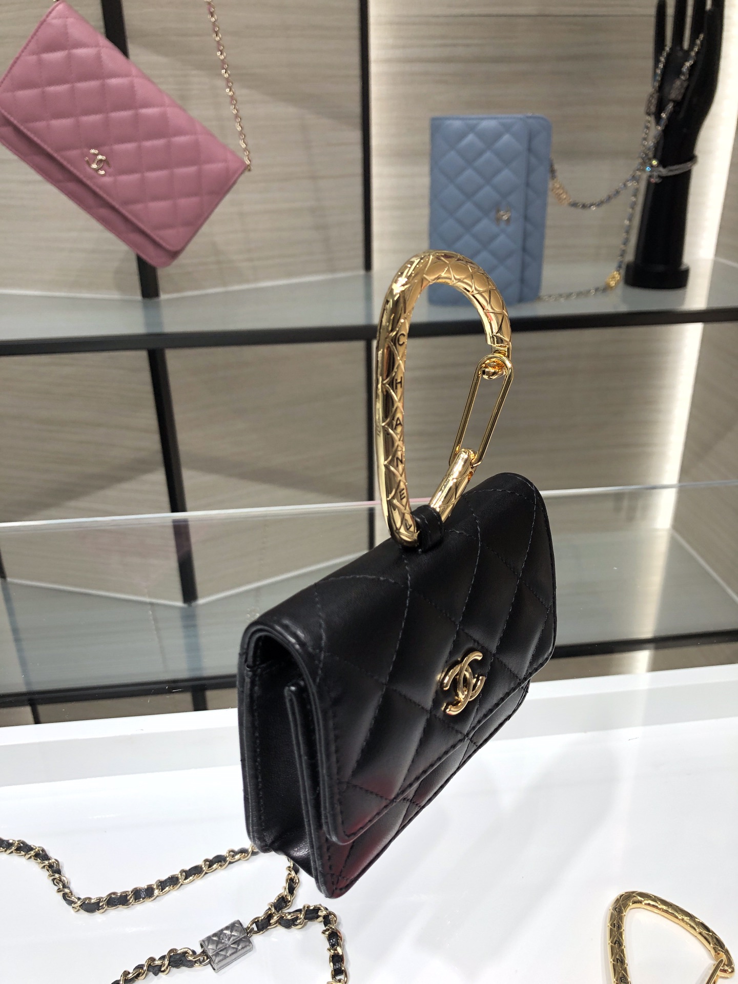 Ch**el card holder with jewel hook lambskin ap2397 11 cm