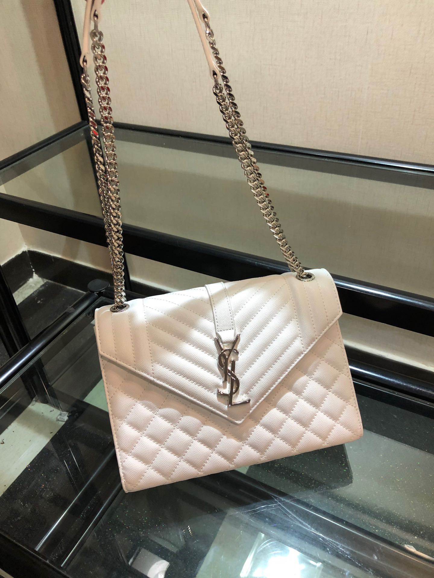 Y51 envelope medium bag in grained leather silver metal white 600185 24 x 7.5 x 18 cm