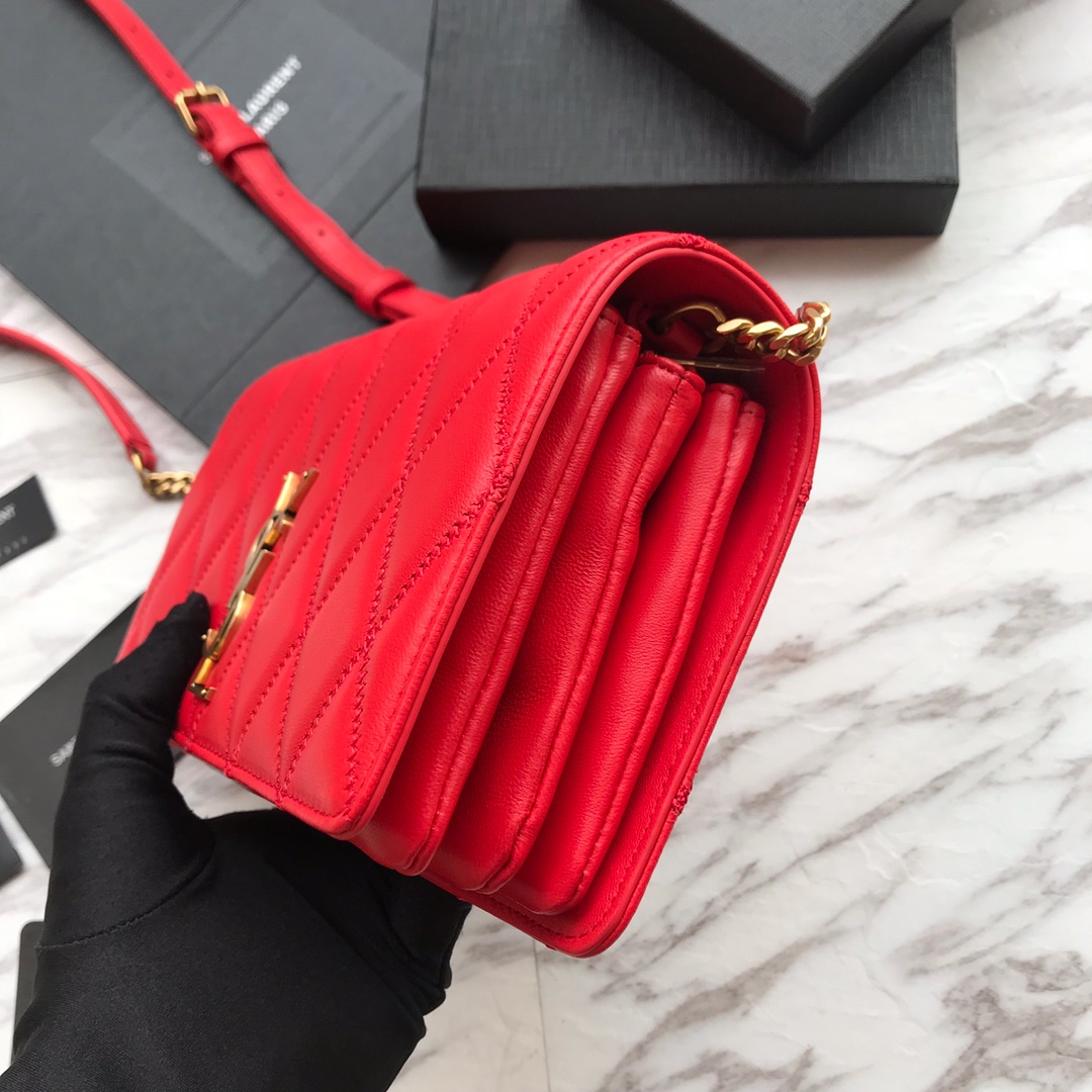 Y51 ladies angie chain bag in quilted lambskin red 568906 22 x 13 x 5.5 cm