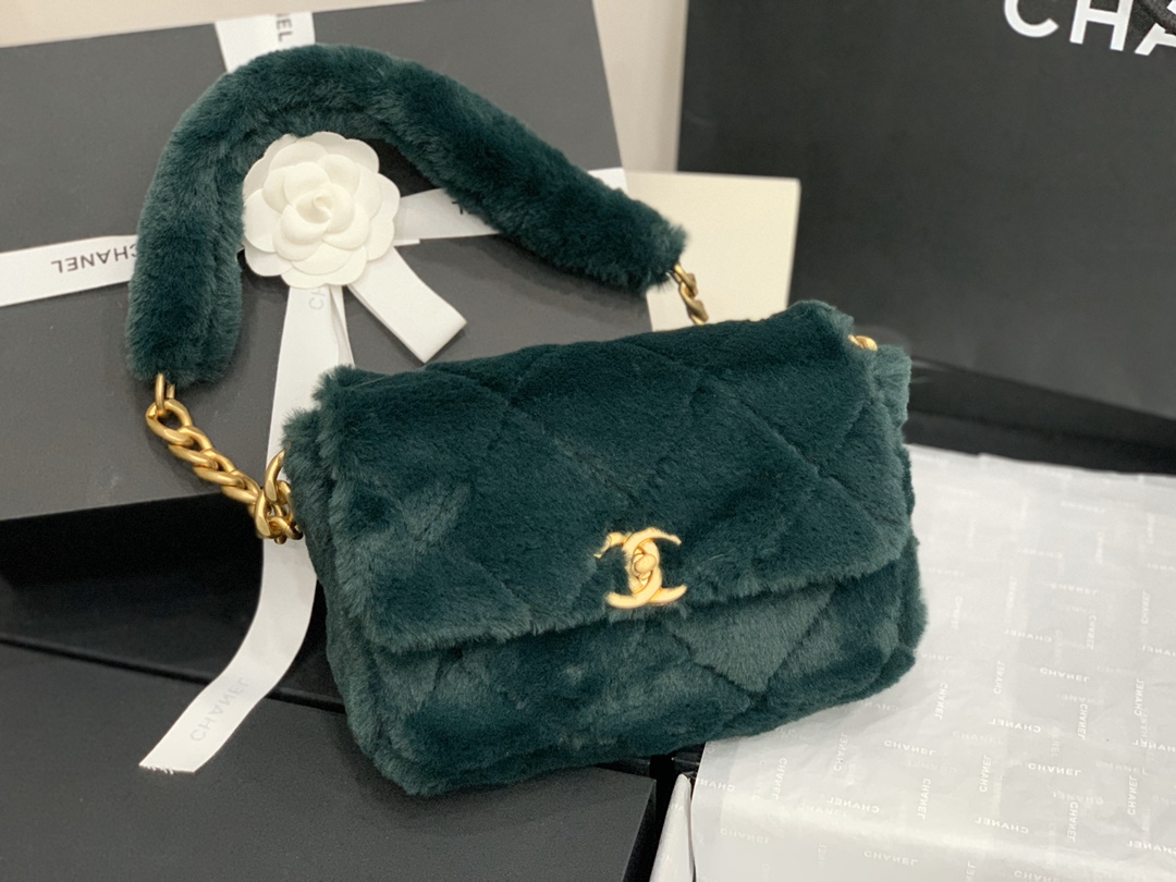 ch**el shearling lambskin flap bag G01den metal green as2240 15.5 x 21.5 x 6.5 cm