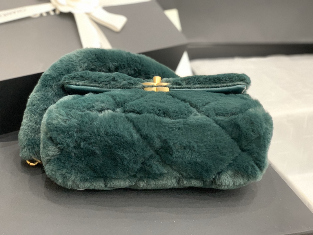 ch**el shearling lambskin flap bag G01den metal green as2240 15.5 x 21.5 x 6.5 cm