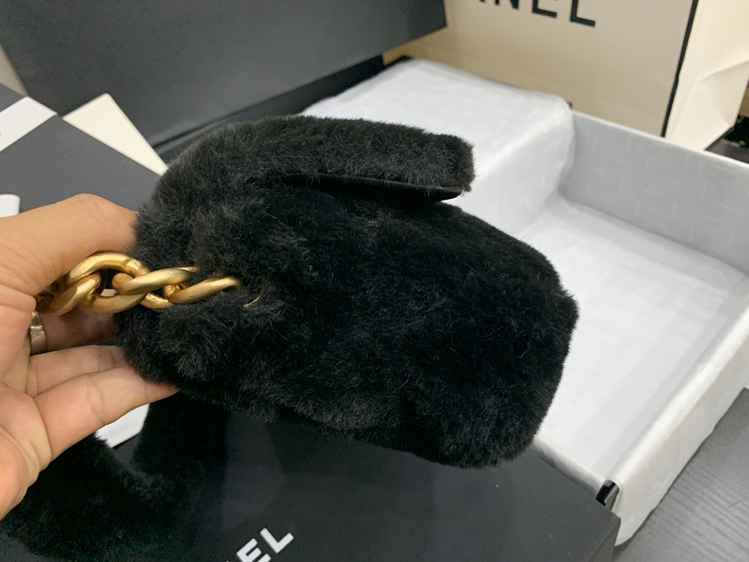 ch**el shearling lambskin flap bag G01den metal black as2240 15.5 x 21.5 x 6.5 cm